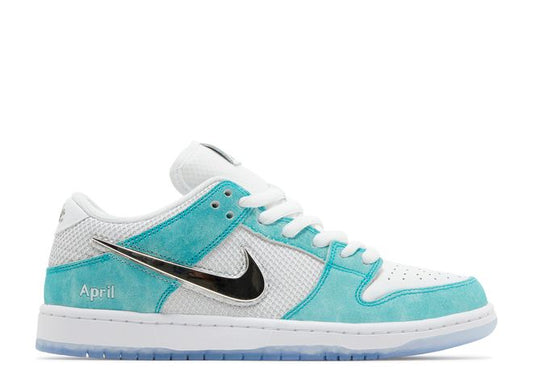 NIKE SB DUNK LOW APRIL