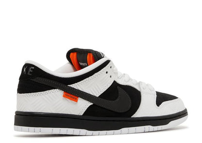 NIKE SB DUNK LOW TIGHTBOOTH