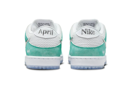 NIKE SB DUNK LOW APRIL