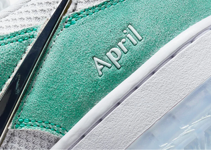 NIKE SB DUNK LOW APRIL