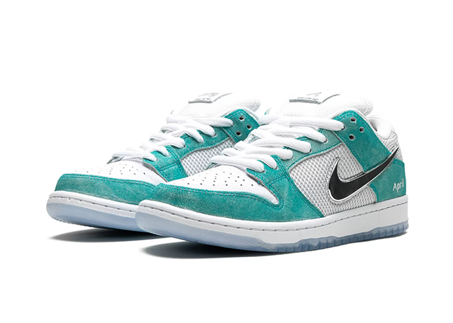 NIKE SB DUNK LOW APRIL