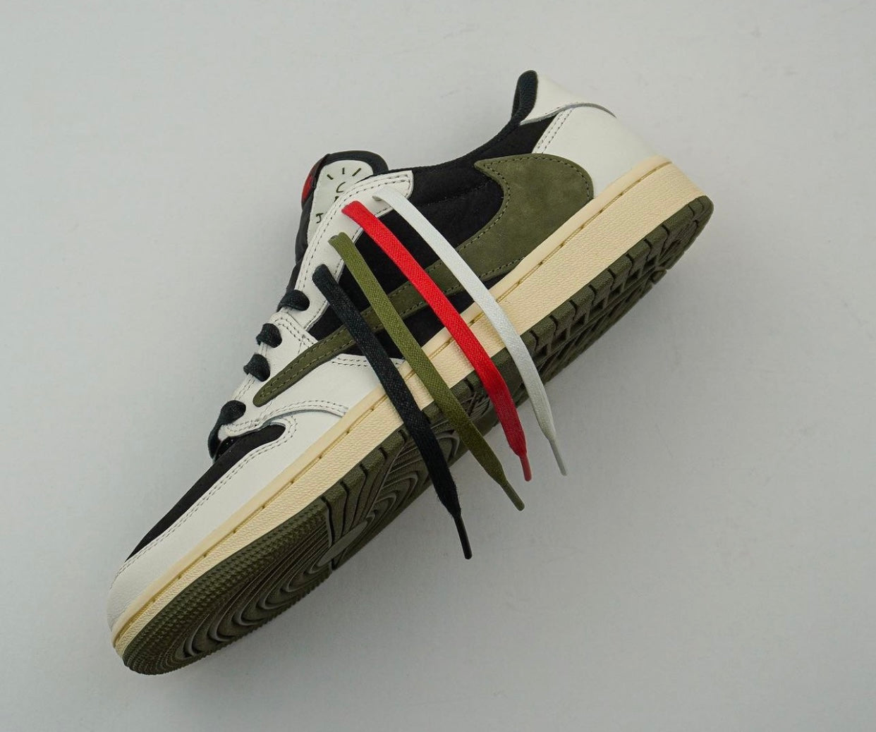 AIR JORDAN 1 RETRO LOW OG SP TRAVIS SCOTT OLIVE