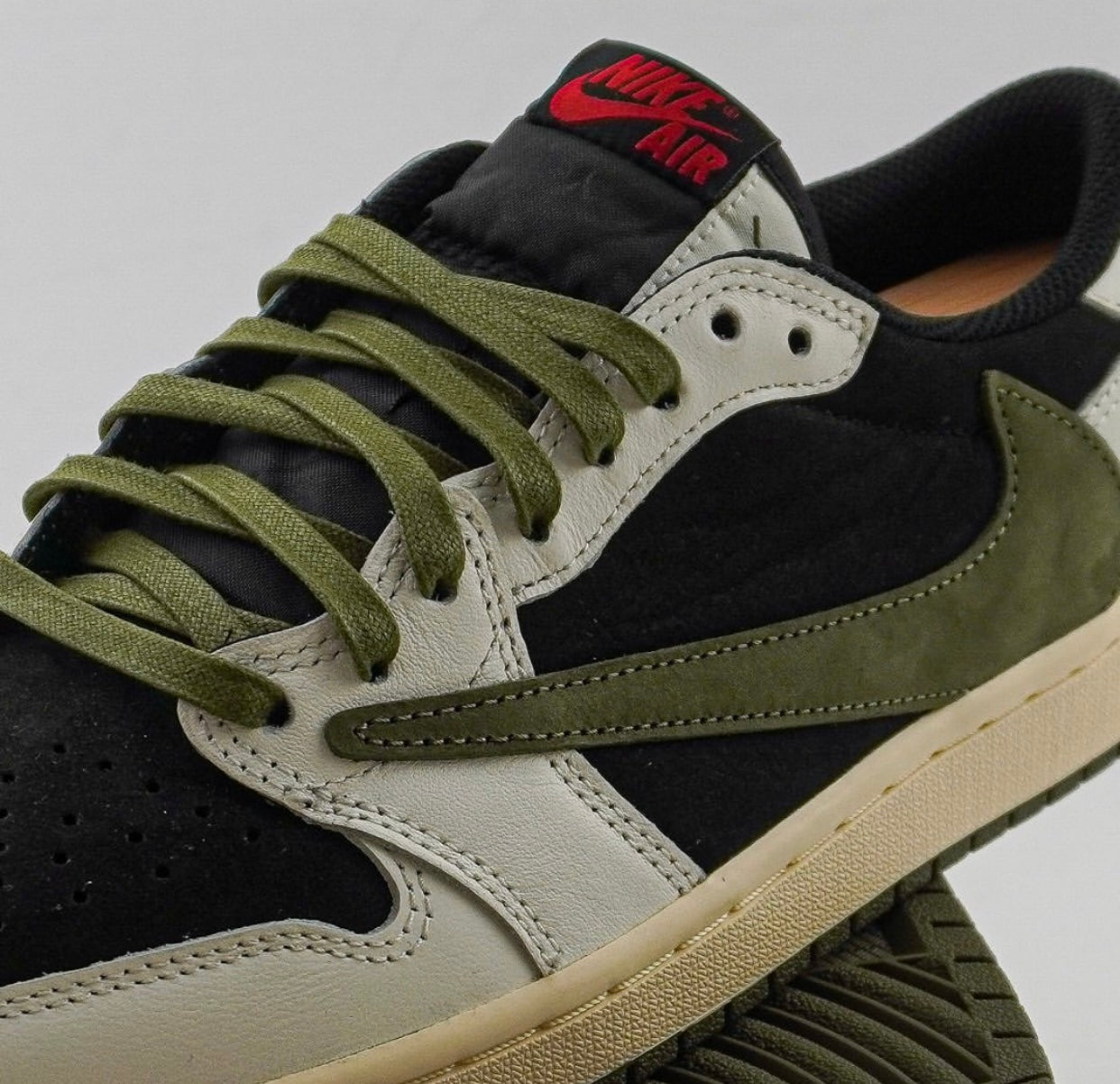 AIR JORDAN 1 RETRO LOW OG SP TRAVIS SCOTT OLIVE